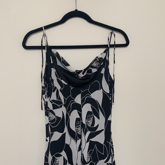 Black and White Flowy Women’s Dress - Picture 4 of 6